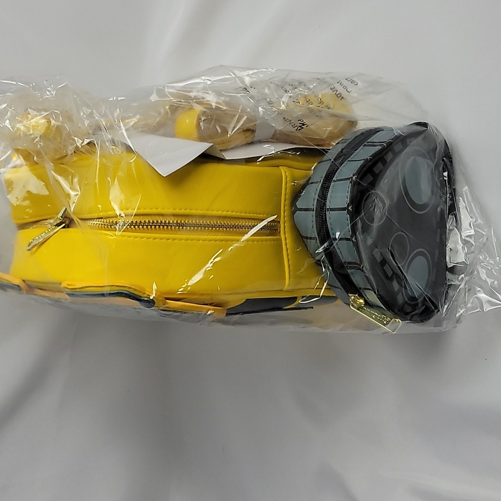 NWT Loungefly Pixar WALL-E Plant Boot Mini Backpack - Picture 4 of 6
